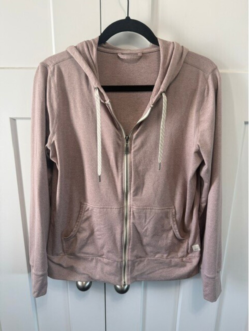Vuori women's Halo Performance full zip up hoodie in soft light plum size small